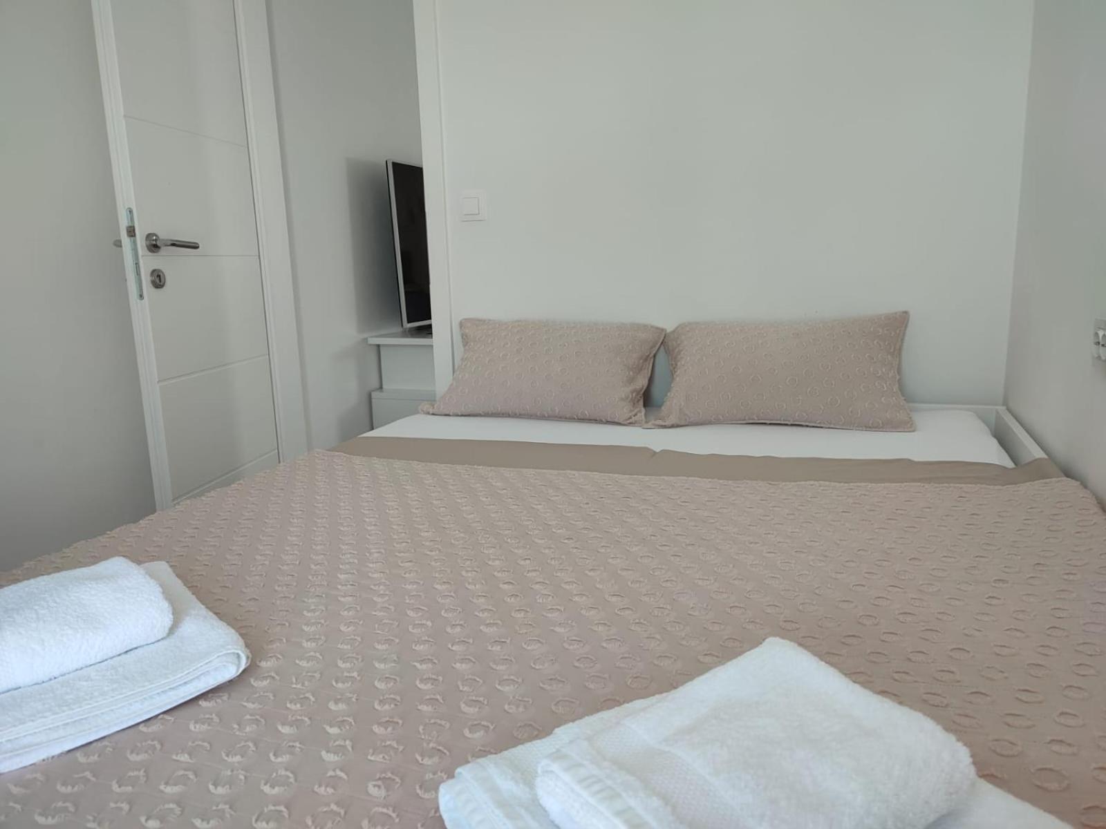 Apartment Sunrise Mandre Esterno foto
